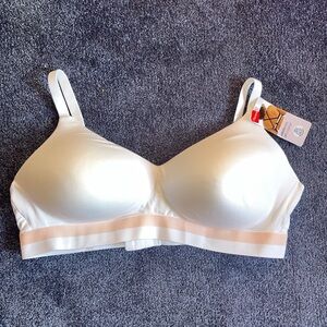 Two Hanes White Smooth Band Bra New With Tags